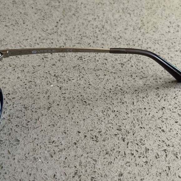Vogue sunglasses - Picture 3 of 4